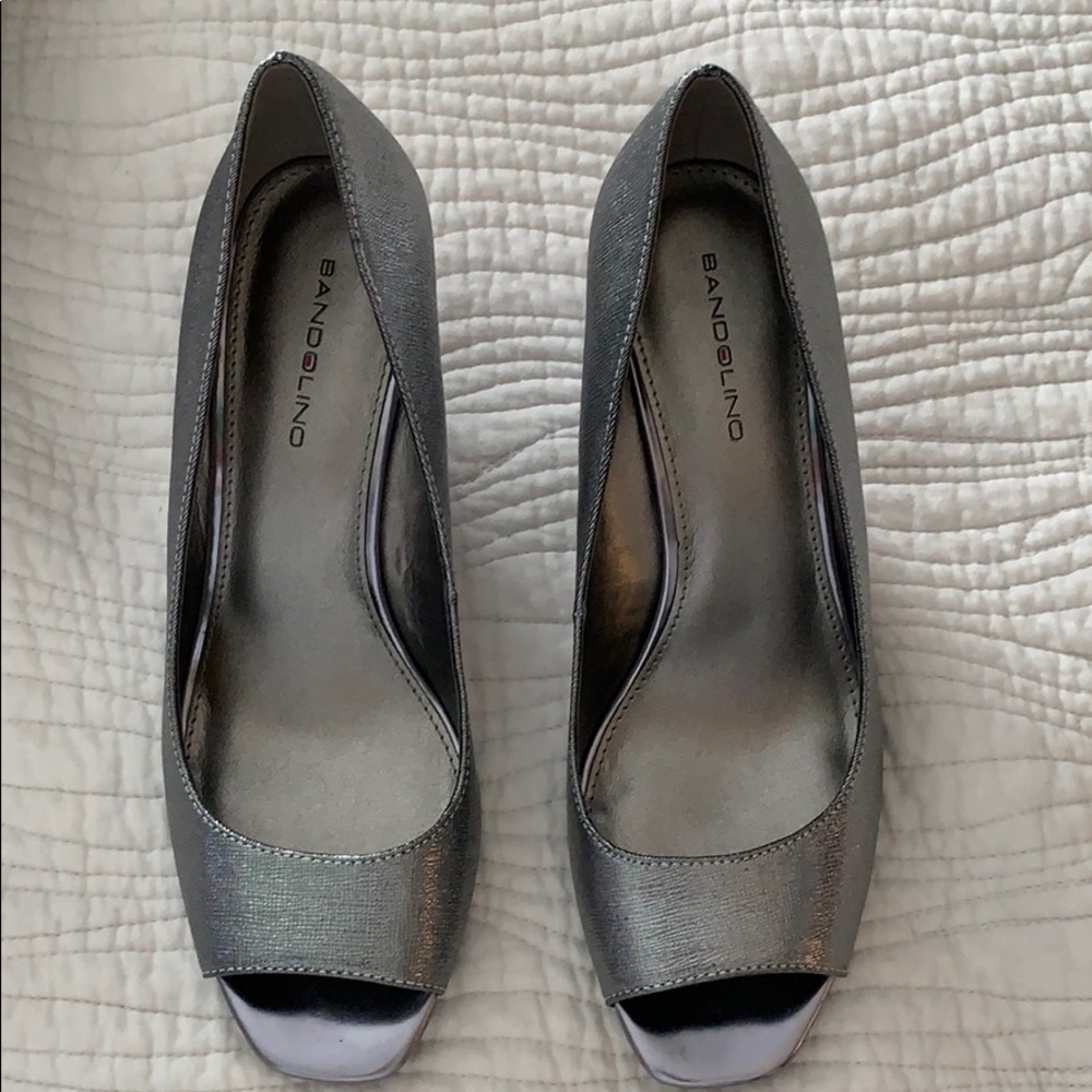 Bandolino brand new wedge peep toe heels